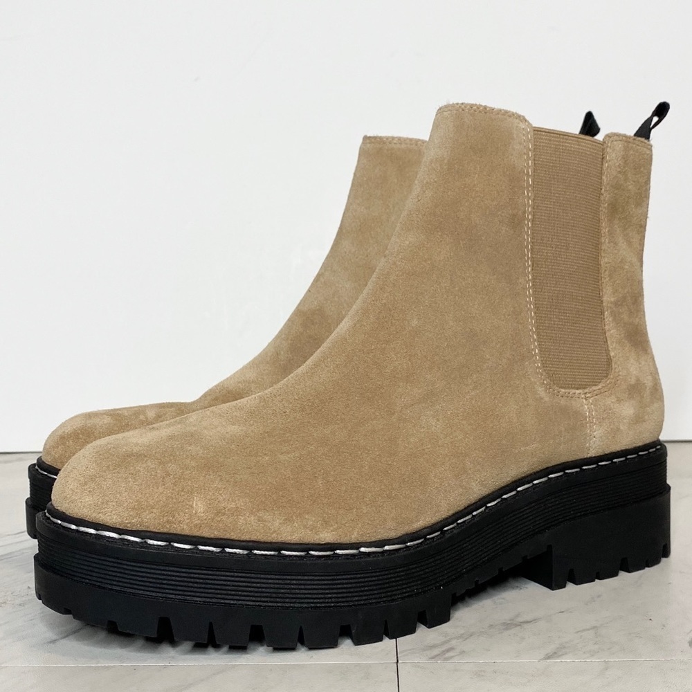 Marc Fisher Pirro Tan Suede Lugsole Ankle Boot 10M
